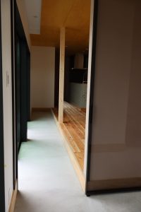 リビングへ続く土間